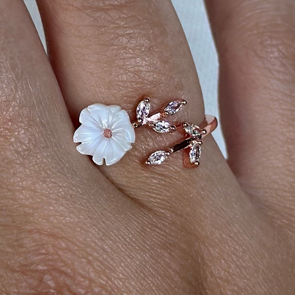 Rose Gold Open Flower Ring